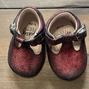 Monkey feet used condition - Ruby red 
6-12m